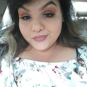 Meet your Posher, Violeta